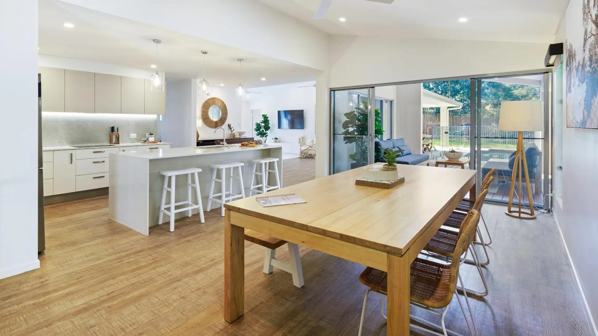 Home Away From Home At Dicky Beach Caloundra 0*,  Australia